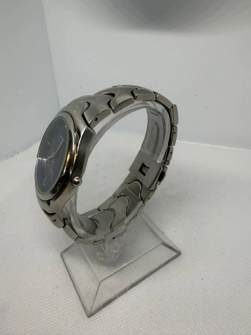 Armitron Diamond Y121E Men's Silver-Tone Stainless Steel Diamond Quartz Watch